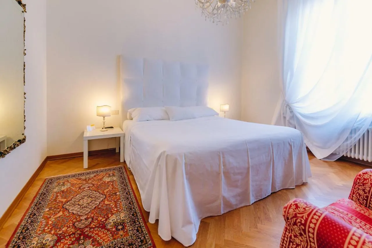 Exclusive Aparthotel La Reunion Равенна Отель